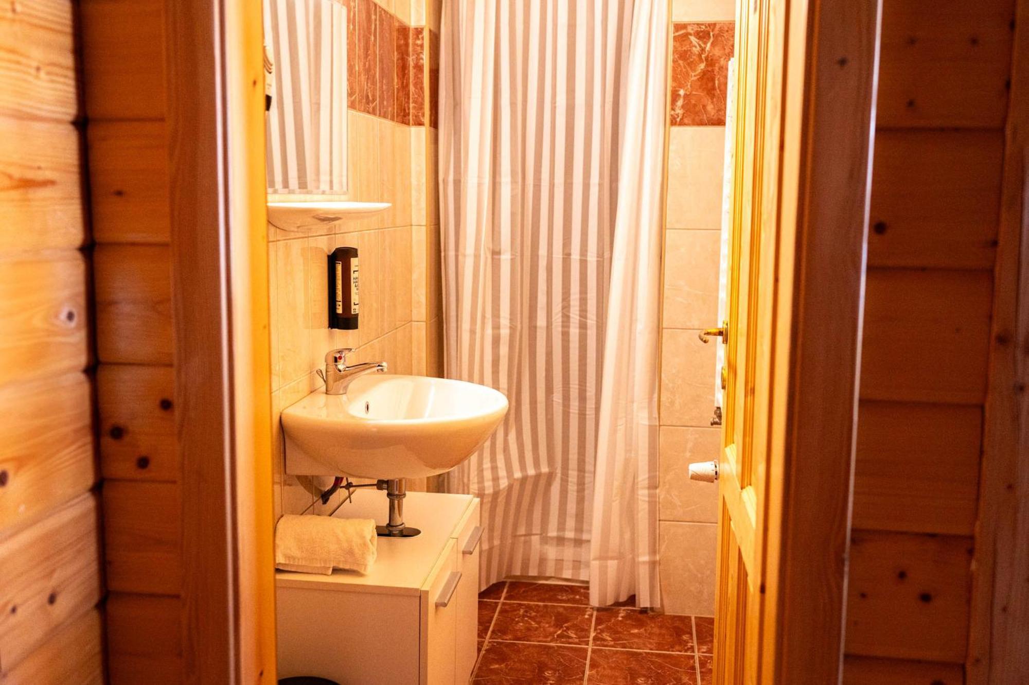 Edelweiss Lodge Lachtal I Self Check-In الغرفة الصورة
